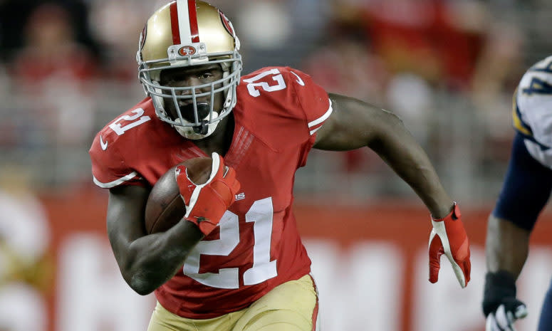 Frank Gore running the ball for the 49ers.