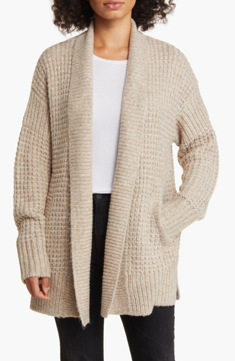 This heathered option is so versatile. Pair it with light and dark colours or denim. 