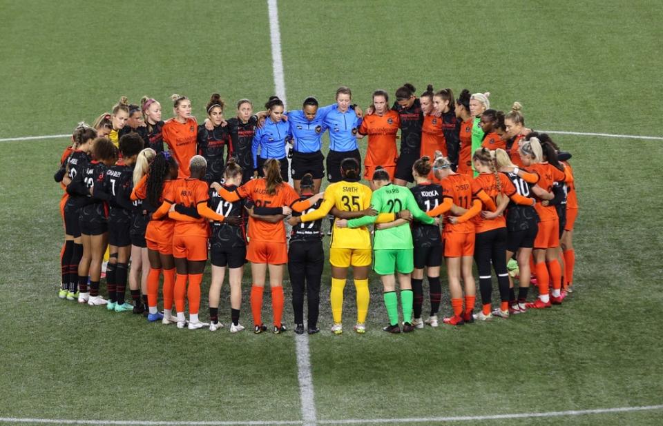 Players gather in the centre circle during the match between Portland Thorns and Houston Dash (Steve Dipaola/AP) (AP)