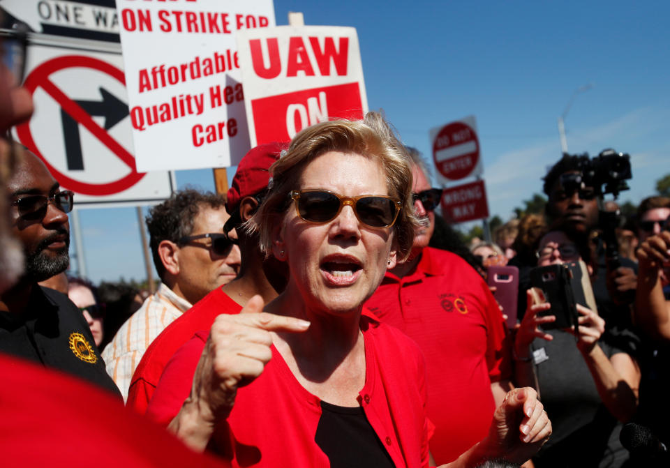 Sen. Elizabeth Warren on the picket line with striking GM plant workers in Hamtramck, Mich., on Sept. 22. (Photo: Rebecca Cook/Reuters)