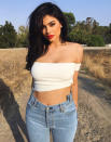 <p>Many women avoid drawing attention to the delicate side-waist area, but this pair of jeans Kylie Jenner posed in <a rel="nofollow noopener" href="https://www.instagram.com/p/BJjeLOwB7dD/?taken-by=kyliejenner&hl=en" target="_blank" data-ylk="slk:on her Instagram;elm:context_link;itc:0;sec:content-canvas" class="link ">on her Instagram</a> pretty much accentuates it.</p>