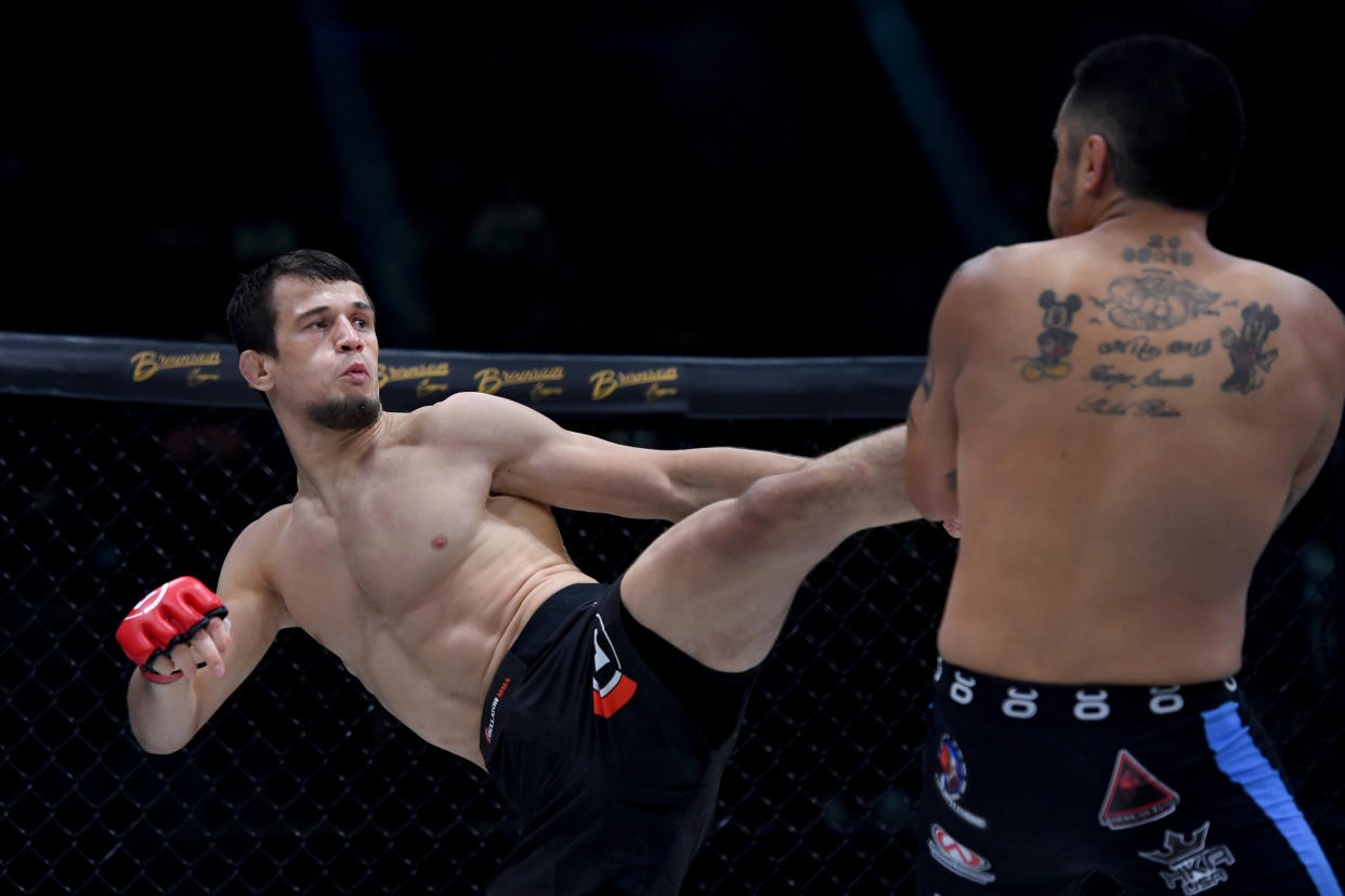 Inglewood, CA - July 31: Usman Nurmagomedov, red gloves, kicks Manny Muro, blue gloves,during Bellator 263: Pitbull vs. McKee at the Forum in Inglewood, CA., Saturday, July 31, 2021. Nurmagomedov defeated Muro by TKO. (Photo by Hans Gutknecht/MediaNews Group/Los Angeles Daily News via Getty Images)