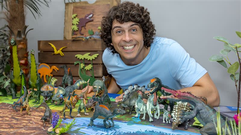 安迪與他的恐龍玩具。（圖／BBC Studio提供）