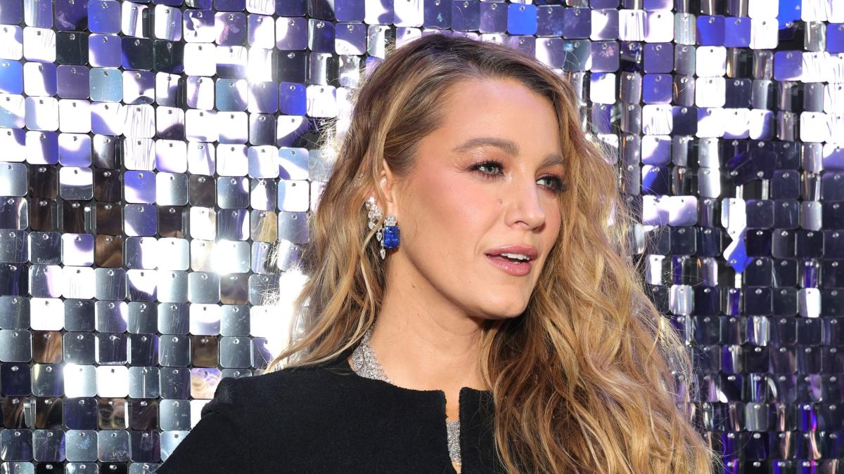 Blake Lively walks the red carpet in a very short skirt