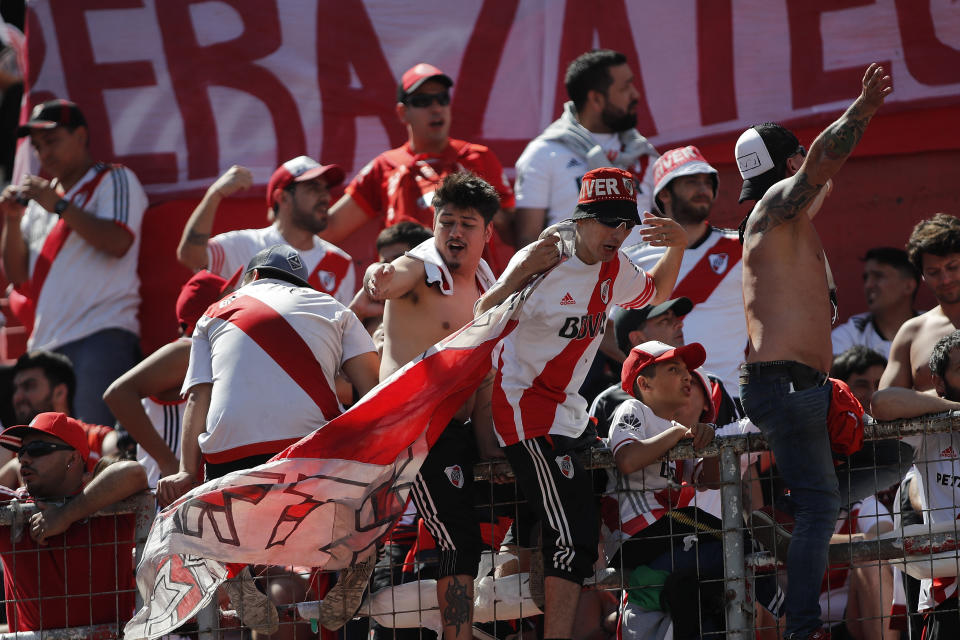 River Plate fans prepare for the 2018 Copa Libertadores final second leg against Boca Juniors. (Getty)