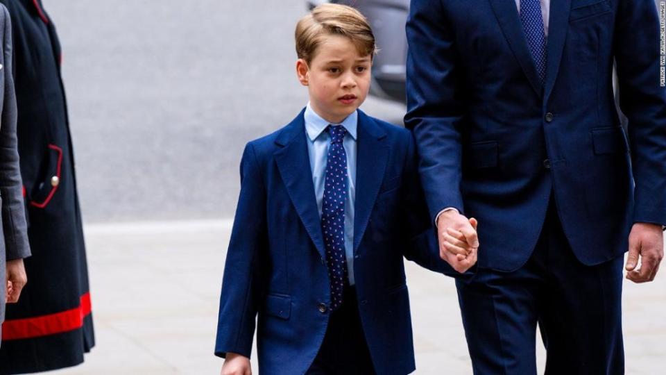 El príncipe George asiste al funeral del duque de Edimburgo en la Abadía de Westminster el 29 de marzo de 2022.