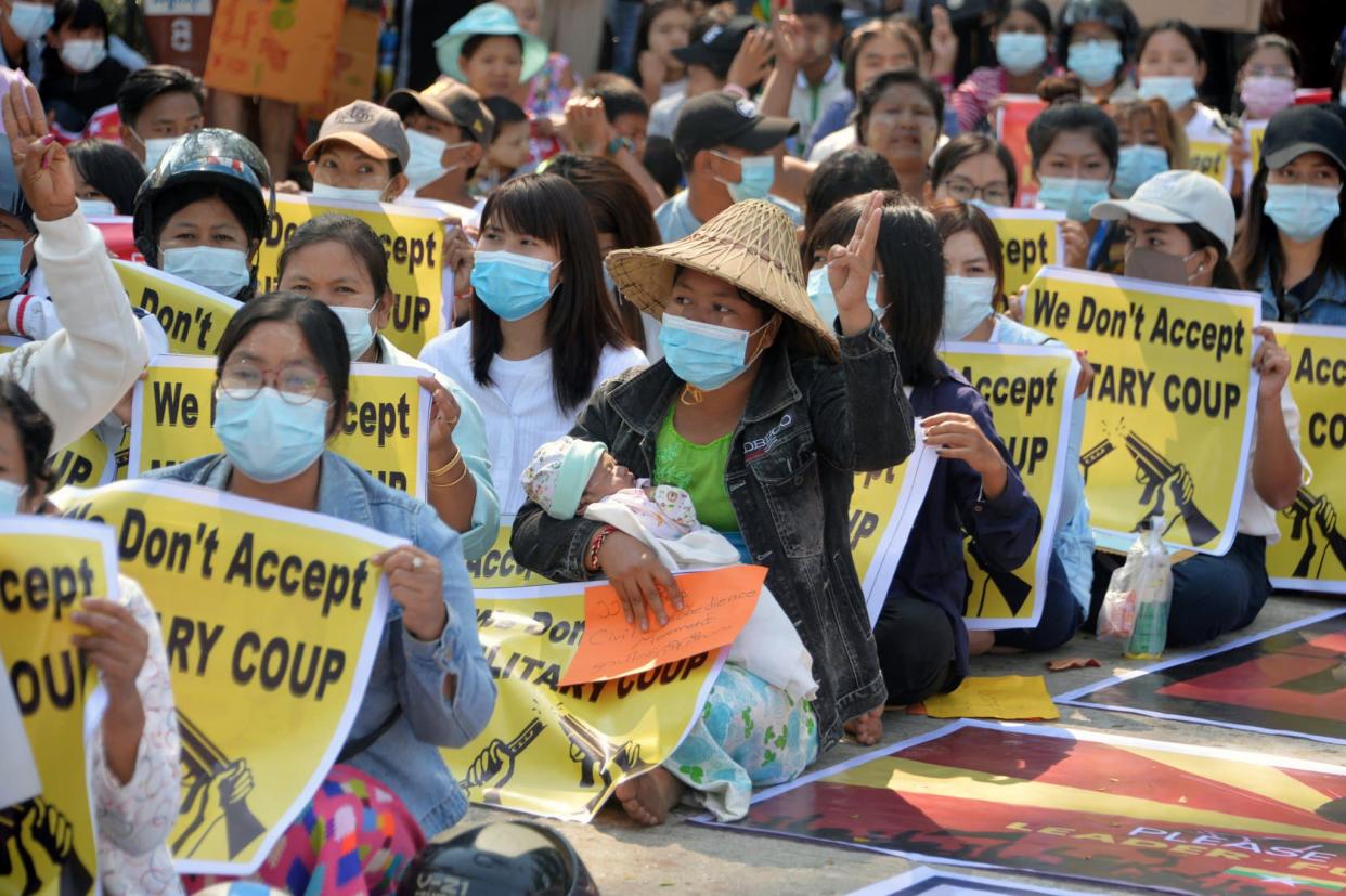 Une manifestation à Naypyidaw, la capitale de la Birmanie, ce 14 février 2021. - STR / AFP