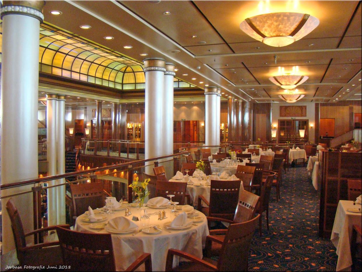 Queen Mary 2 - Britannia Restaurant