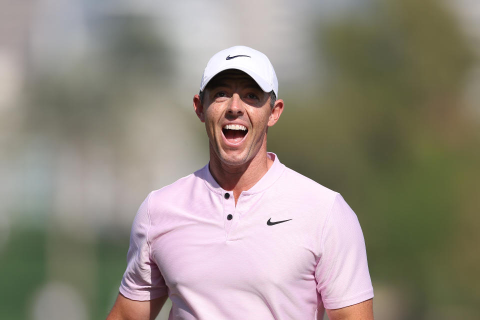 Rory McIlroy carga con 63, sólo dos detrás del líder Cameron Young en el Hero Dubai Desert Classic - Yahoo Sports