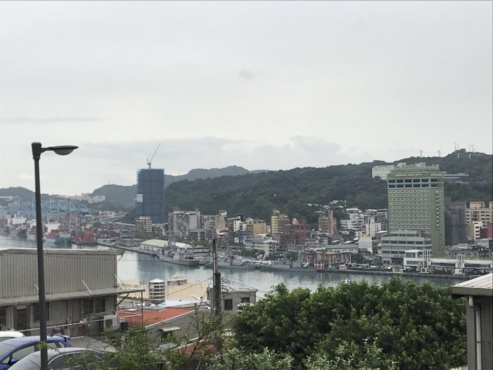 八層樓以上建物強制公安申報，基市未成立管委會社區甚多待加緊宣導，以免受罰。(記者王慕慈攝)