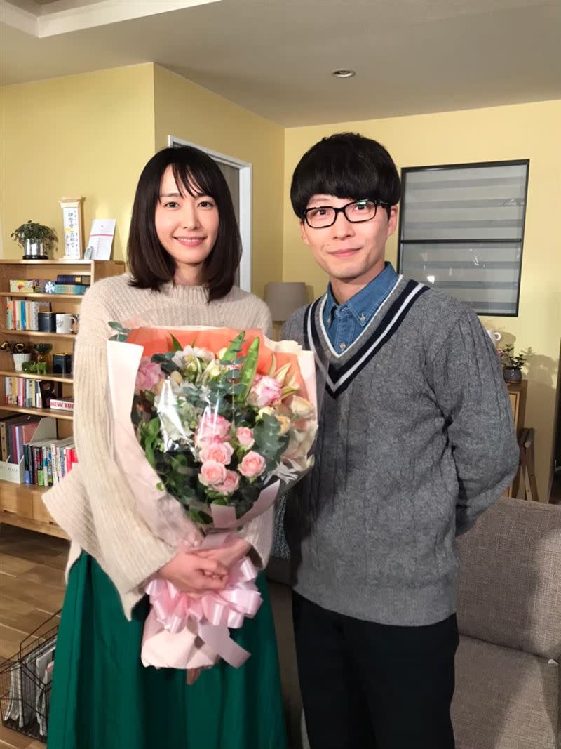 爆料文聲稱，星野源、新垣結衣「已算離婚狀態」。（圖／翻攝自月薪嬌妻推特）