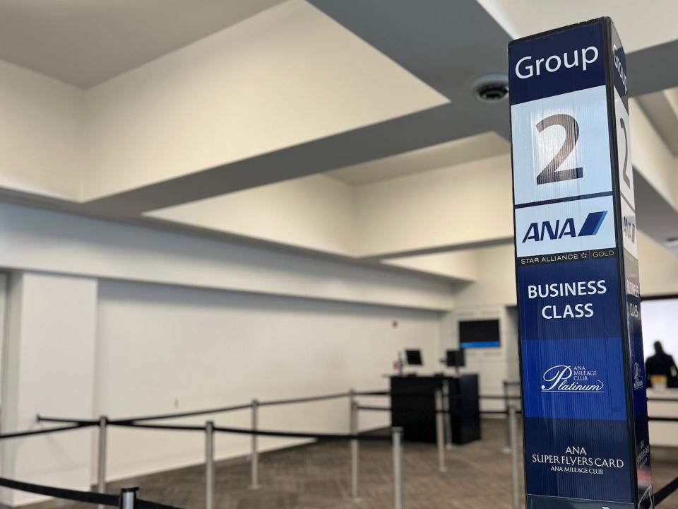 A large blue sign at Gate 6 for ANA boarding.