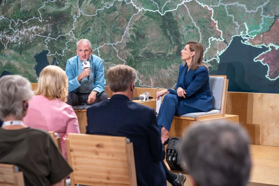 Historian Timothy Snyder and Ukrainian First Lady Olena Zelenska at the Yalta European Strategy Conference in Kyiv on Sept. 9, 2023 in Kyiv. (Photo by Sergey Illin /Victor Pinchuk Foundation)