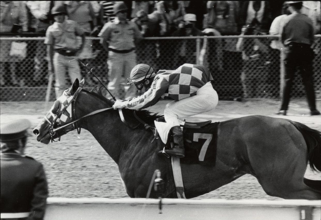 Riva Ridge wins the 1972 Kentucky Derby.