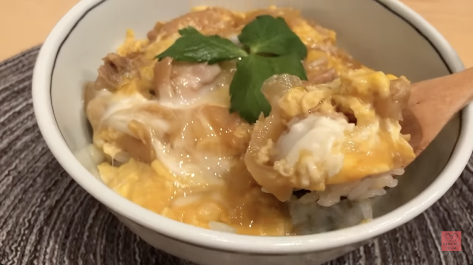 bowl of oyakodon