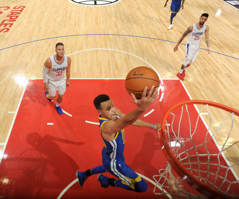 Stephen Curry slices to the basket, and Blake Griffin and the rest of the Clippers can’t do anything about it. (Andrew D. Bernstein/NBAE/Getty Images)