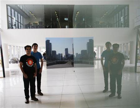 Massachusetts Institute of Technology (MIT) students Jeremy Rubin and Dan Elitzer (L) pose for a photograph at MIT in Cambridge, Massachusetts April 29, 2014. REUTERS/Brian Snyder