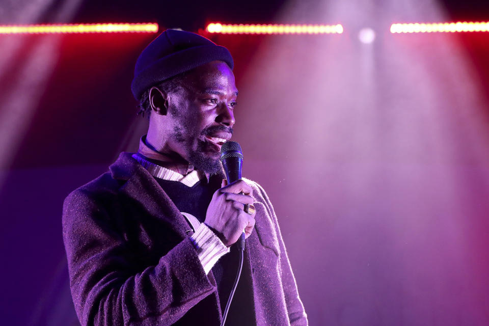 Eric Burton de Black Pumas canta en la fiesta de Spotify para los nominados al Grammy al mejor artista nuevo, el jueves 23 de enero del 2020 en The Lot Studios en West Hollywood, California. (Foto por Willy Sanjuan/Invision/AP)