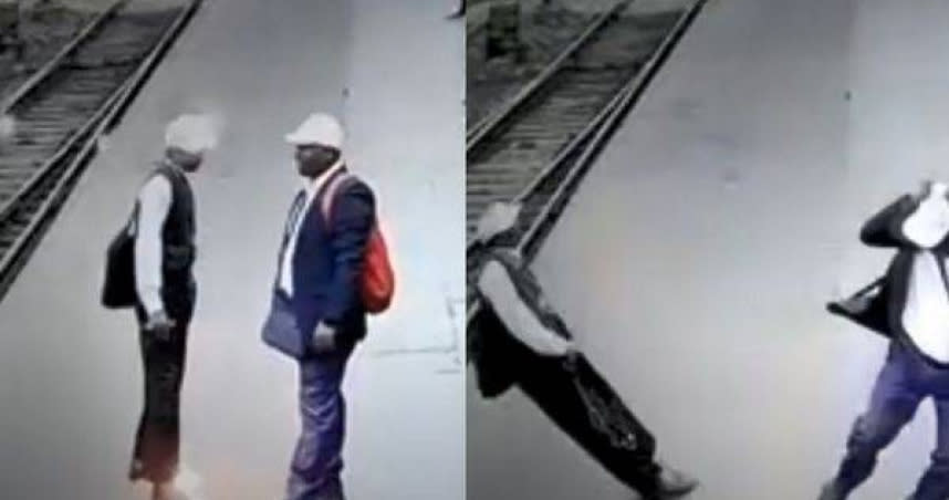 印度西孟加拉邦克勒格布爾車站一名檢票員站在月台上，頭部和足部竟瞬間冒出火花，導致他被電暈跌落軌道。（圖／翻攝YouTube）