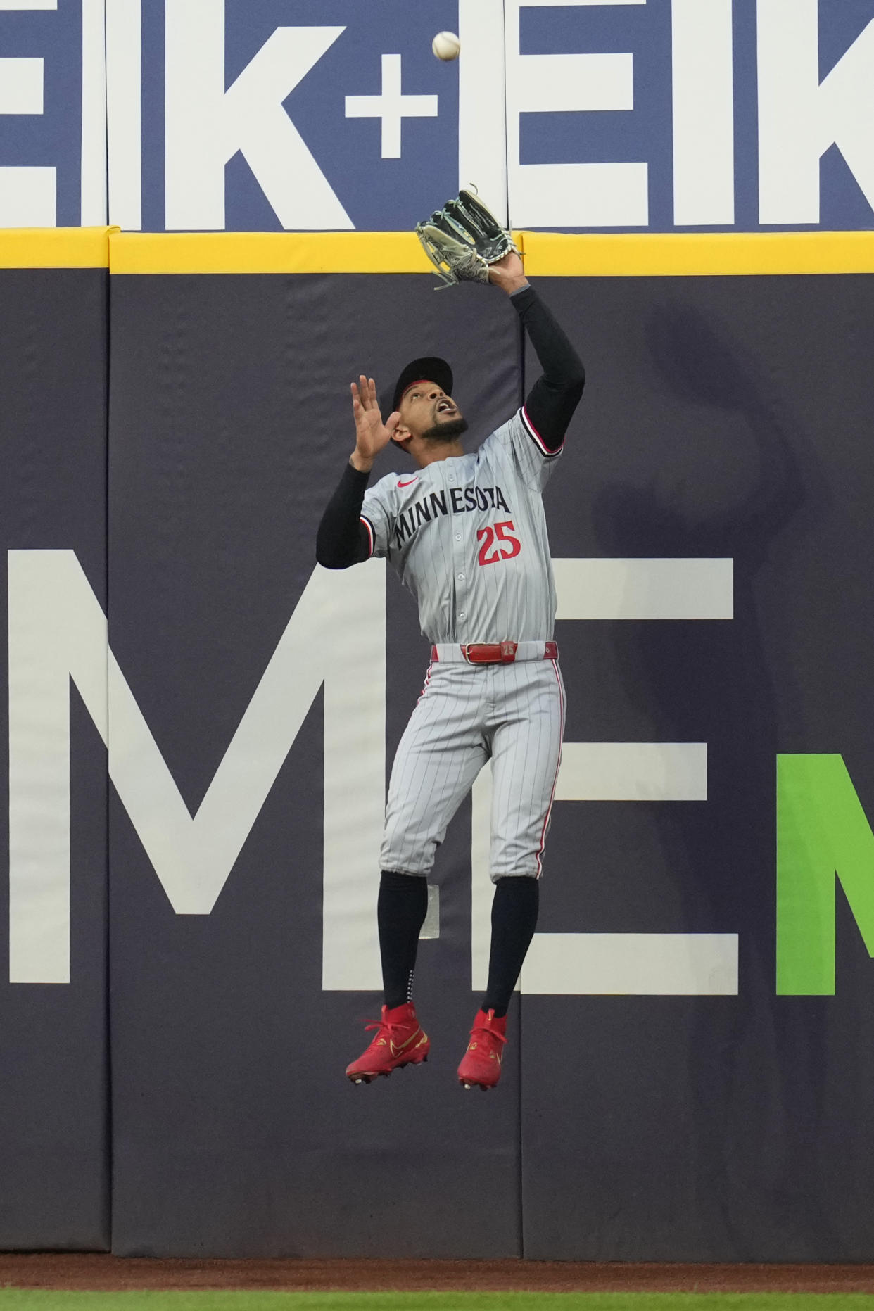 Minnesota Twins center fielder Byron Buxton jumps to catch a fly ball for an out against Cleveland Guardians' Bo Naylor in the second inning of a baseball game Monday, Sept. 16, 2024, in Cleveland. (AP Photo/Sue Ogrocki)