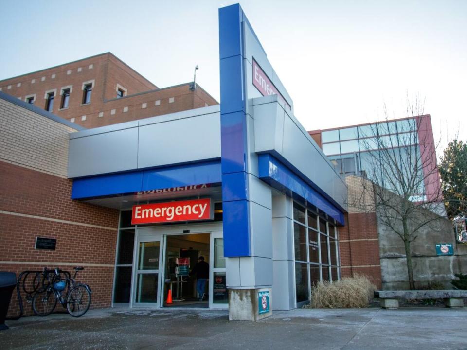 Hospitals in Nova Scotia no longer have designated COVID-19 units. This file photo shows the emergency entrance of the QEII in Halifax. (Robert Short/CBC - image credit)