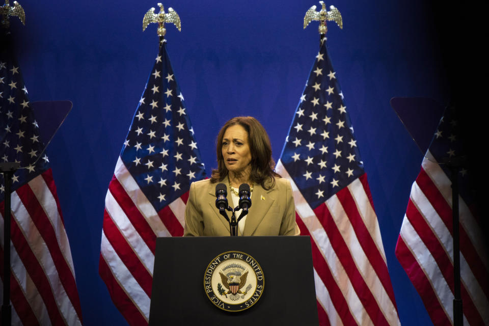 La vicepresidenta Kamala Harris habla durante un evento en Filadelfia, el sábado 13 de julio de 2024. (AP Foto/Joe Lamberti)