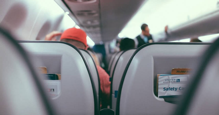 外國空服員指出，機艙內最髒的地方就是座椅背後的收納袋。（示意圖／Pixabay）