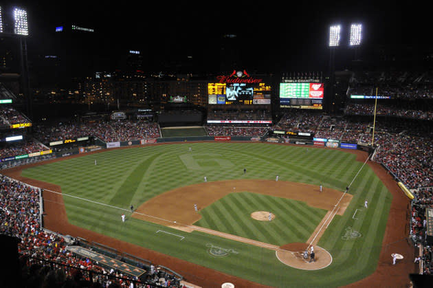 Busch Stadium hosts hiring event 