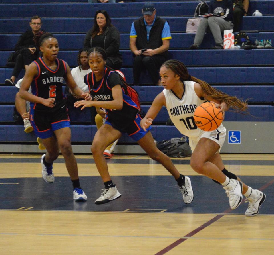 Dwyer's Katie Nash dribbles against Palm Beach Gardens on Feb. 1, 2024.