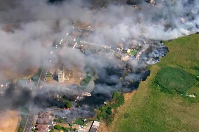 London weather latest LIVE Major incident declared as fires surge