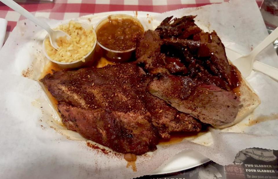 Ribs, Charlie Vergo’s Rendezvous (Memphis, Tennessee)