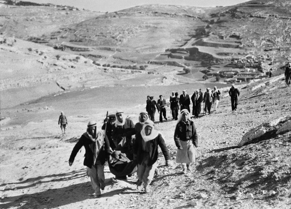 Palestinians leave their Jerusalem neighborhood during the 1948 Arab-Israeli War.<span class="copyright">Intercontinentale/AFP/Getty Images</span>