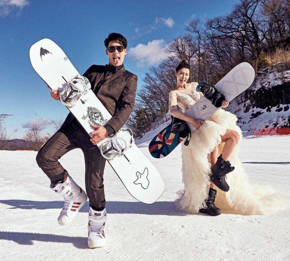 許孟哲與趙孟姿拍婚紗搞創意，跑到雪地與海裡拍攝累翻工作人員。（凱渥提供）