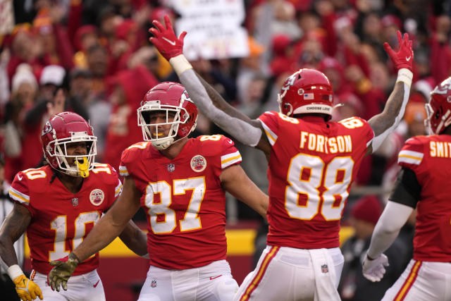 KANSAS CITY, MO - AUGUST 20: Kansas City Chiefs tight end Travis Kelce (87)  on the field prior to the game against the Washington Commanders on August  20th, 2022 at GEHA field