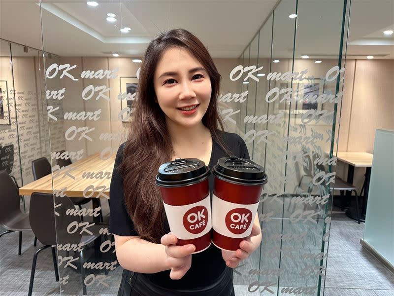 OKmart推出OKCAFE優惠，以沁涼爽快的OKCAFE水果咖啡系列買一送一、單杯7折，幫大家消暑降降溫。（圖／品牌業者提供）
