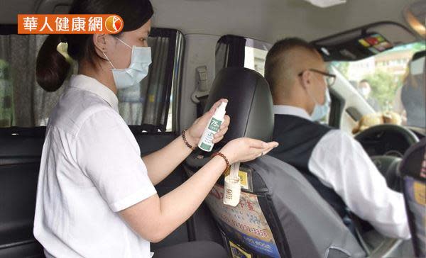 台灣大車隊首創全台隨車配備「酒精消毒瓶」，提供乘客隨時消毒安心搭車