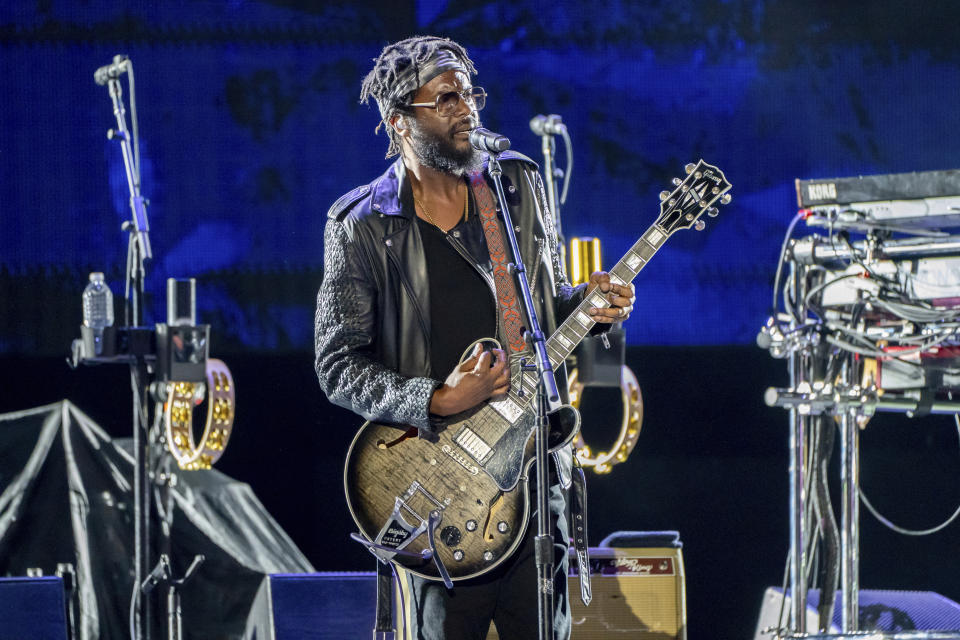 Gary Clark Jr. se presenta en la primera noche de la etapa estadounidense de su gira "Hackney Diamonds" el domingo 28 de abril de 2024 en Houston. (Foto Amy Harris/Invision/AP)