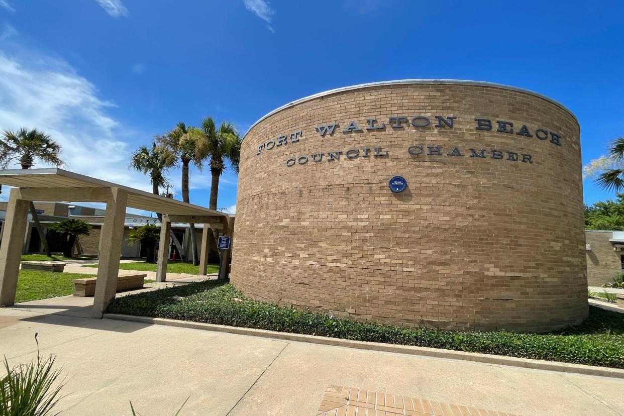 The Fort Walton Beach City Council decided in special meeting Tuesday to hire a professional recruitment firm to help in the search for new city manager.