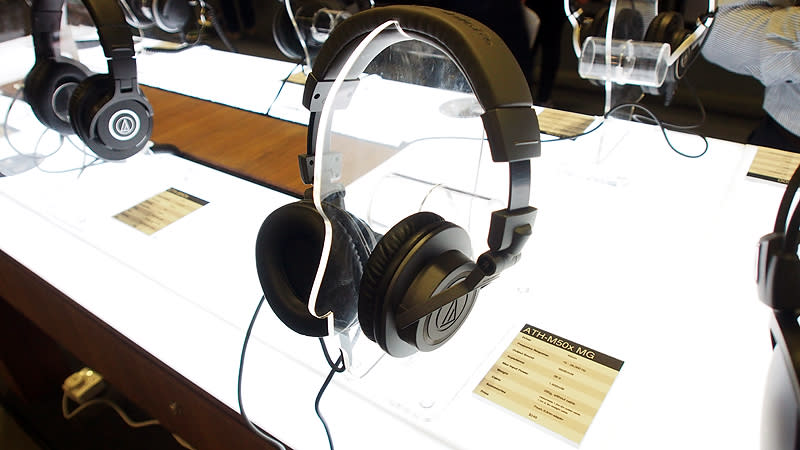Audio Technica has the ATH M50x MG going at S$228 (U.P. S$248). Personal audio fans would know that the M50x headphones are crowd-favorites, so it’s worth checking out at Comex 2016. It’s over at Suntec Hall 402, Booth 8428).