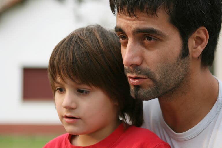 Cuando era niño, Facundo acompañaba siempre a su padre, Adrián Navarro, a los sets de grabación