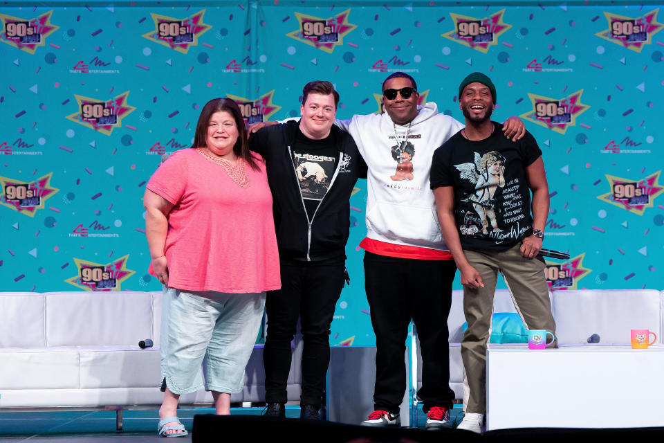 <em>All That </em>cast members reunite at 90s Con. (Photo: Nick Cinea, courtesy of Thats4Entertainment)