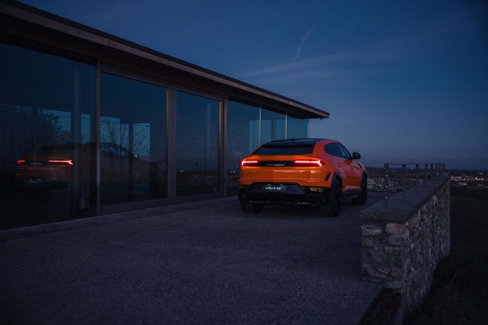 2025 lamborghini urus se