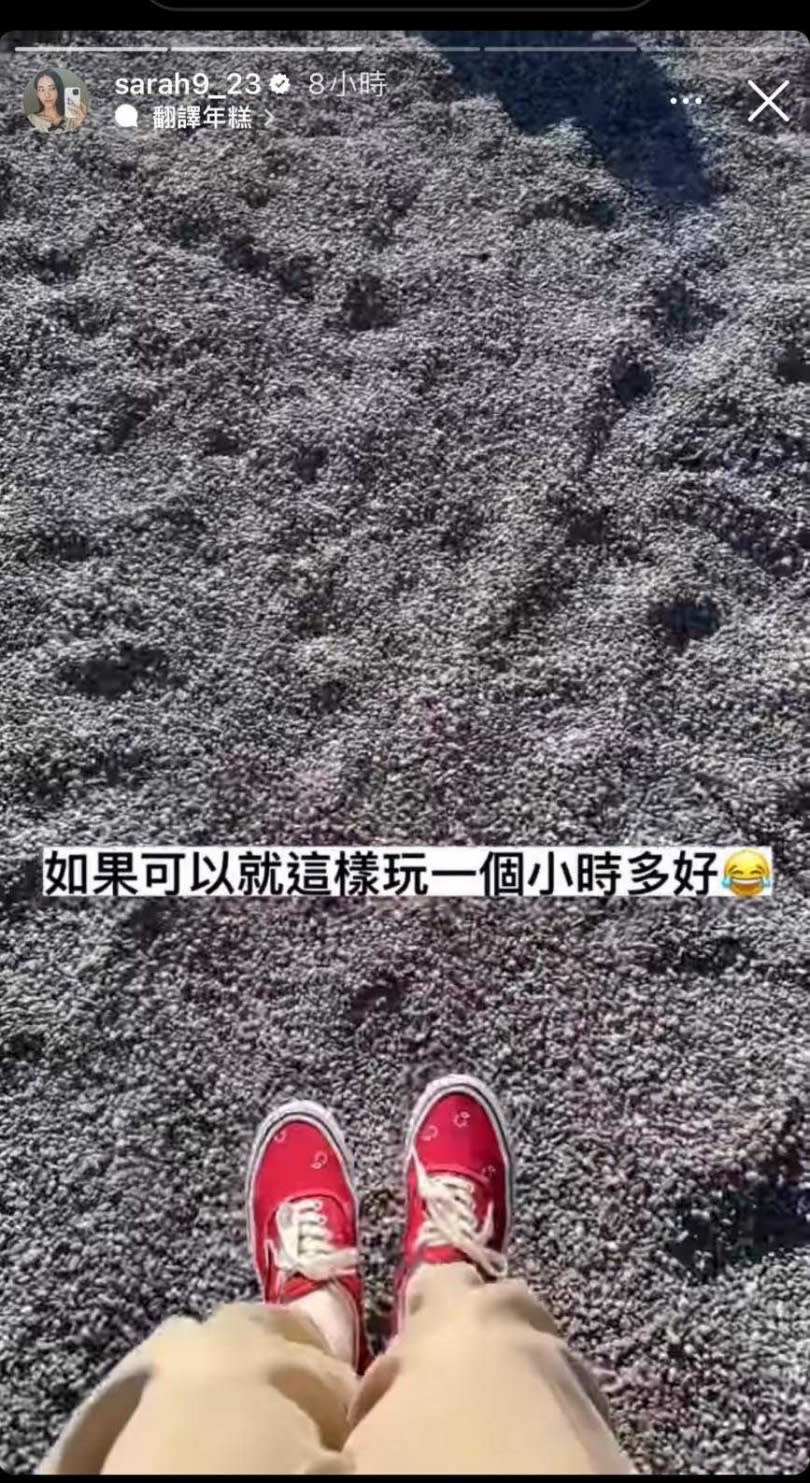 王棠云在限動PO出小朋友的玩沙照，寫著：「如果可以就這樣玩一小時多好。」（圖／尚慶創意）