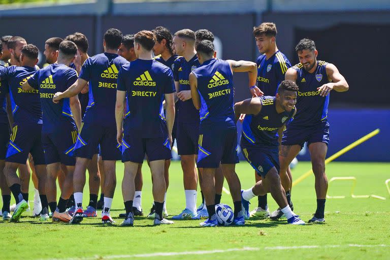 Entrenamiento de Boca en el complejo de Vasco Da Gama en Brasil