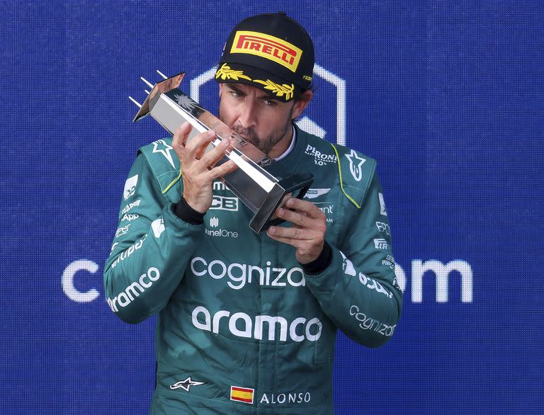 En su primera temporada en Aston Martin, Alonso subió a cuatro podios en cinco carreras; su última victoria en Fórmula 1 tuvo lugar hace diez años, pero el español sigue rindiendo. 