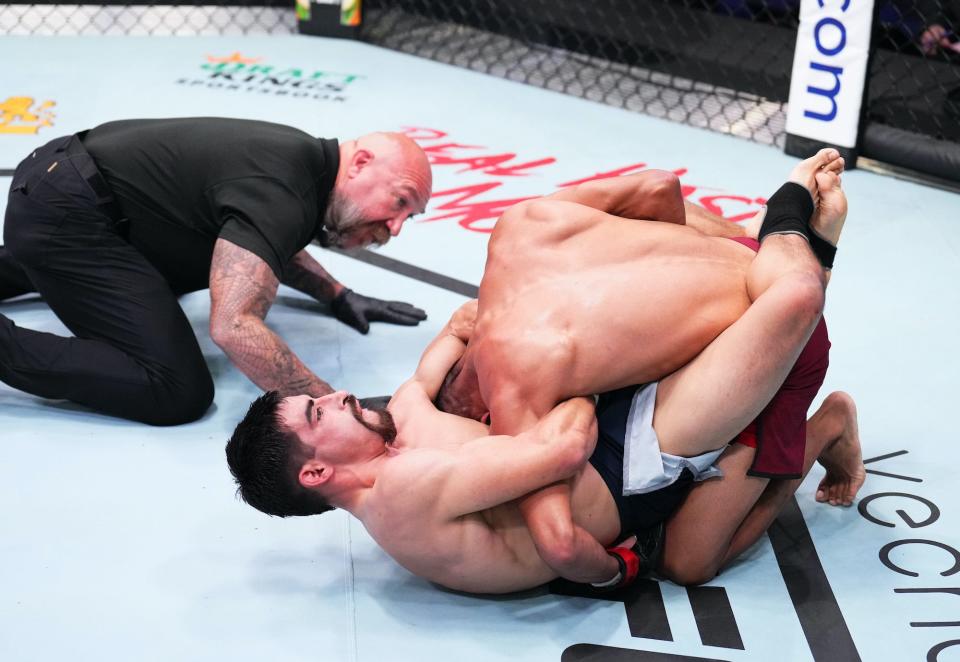 Jesus Aguilar tightens his guillotine against Erisson Ferreira.