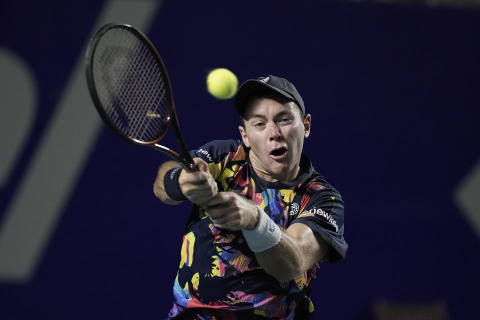 Dominik Koepfer, of Germany, hits a backhand to Holger Rune, of Denmark, during a Mexican Open tennis tournament match in Acapulco, Mexico, Thursday, Feb. 29, 2024. (AP Photo/Eduardo Verdugo)