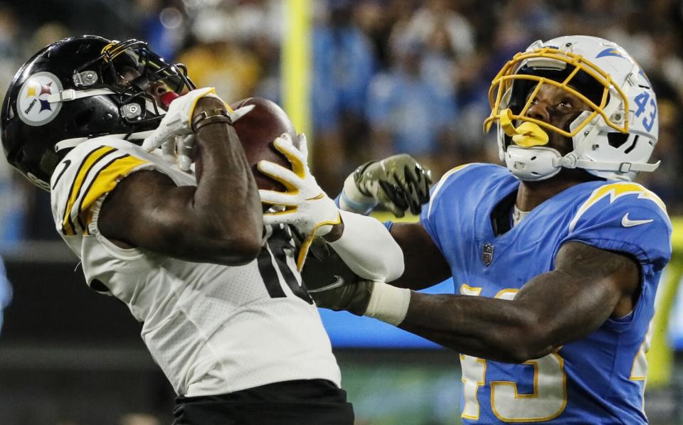 Pittsburgh Steelers wide receiver Diontae Johnson catches a long pass in front of Chargers cornerback Michael Davis.