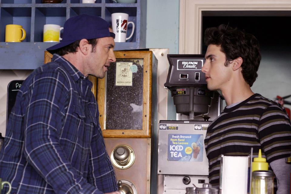 <h1 class="title">GILMORE GIRLS, 'Say Goodnight Gracie', Scott Patterson and Milo Ventimiglia. Season 3, 2000-2007.</h1><cite class="credit">©Warner Bros/Courtesy Everett Collection</cite>