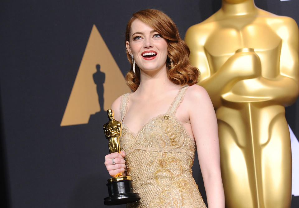 HOLLYWOOD, CA - FEBRUARY 26:  Actress Emma Stone poses in the press room at the 89th annual Academy Awards at Hollywood & Highland Center on February 26, 2017 in Hollywood, California.  (Photo by Jason LaVeris/FilmMagic)